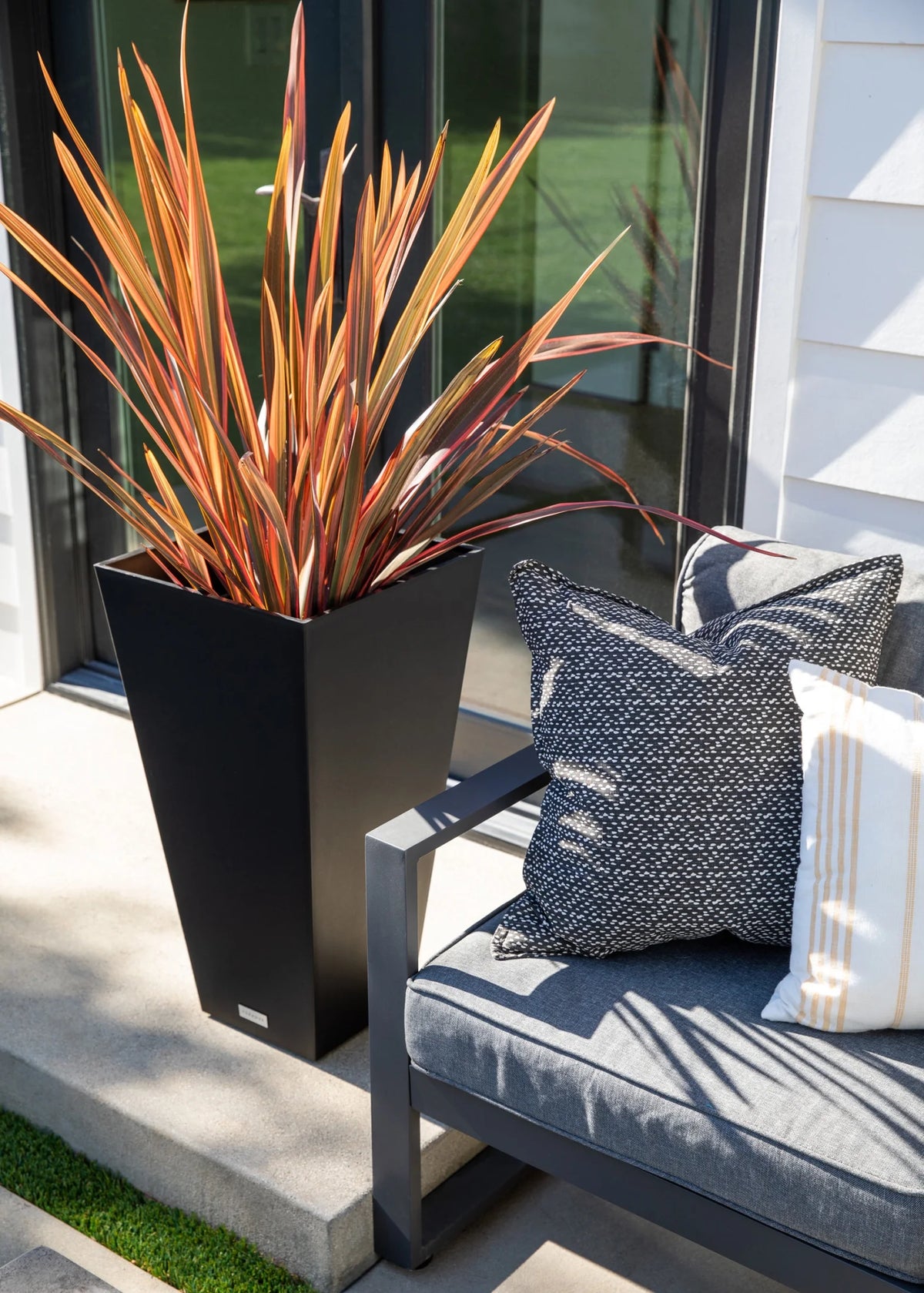 Black Plastic Planter 2-Pack D179517