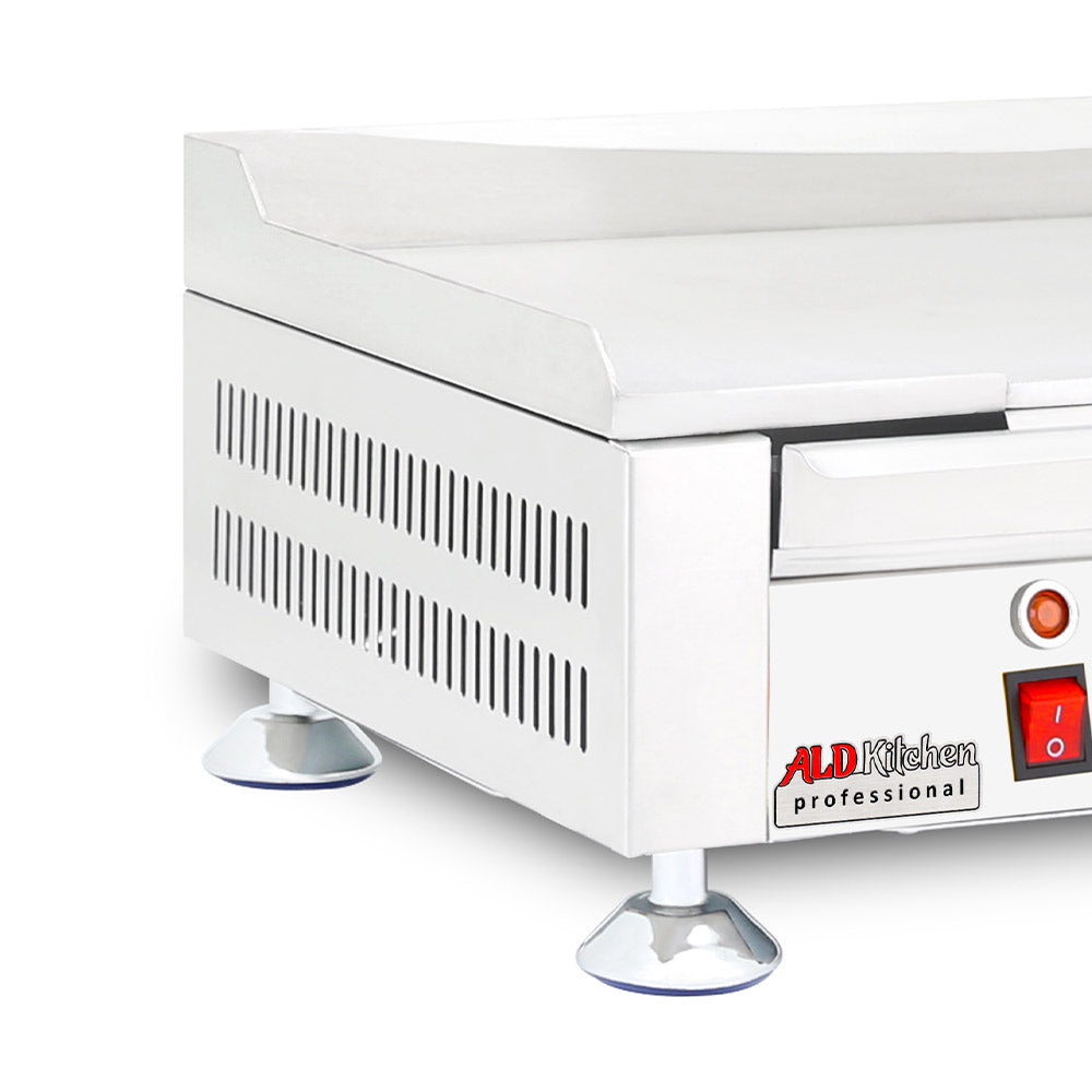 Compact Flat Top Griddle with Scapula C479526